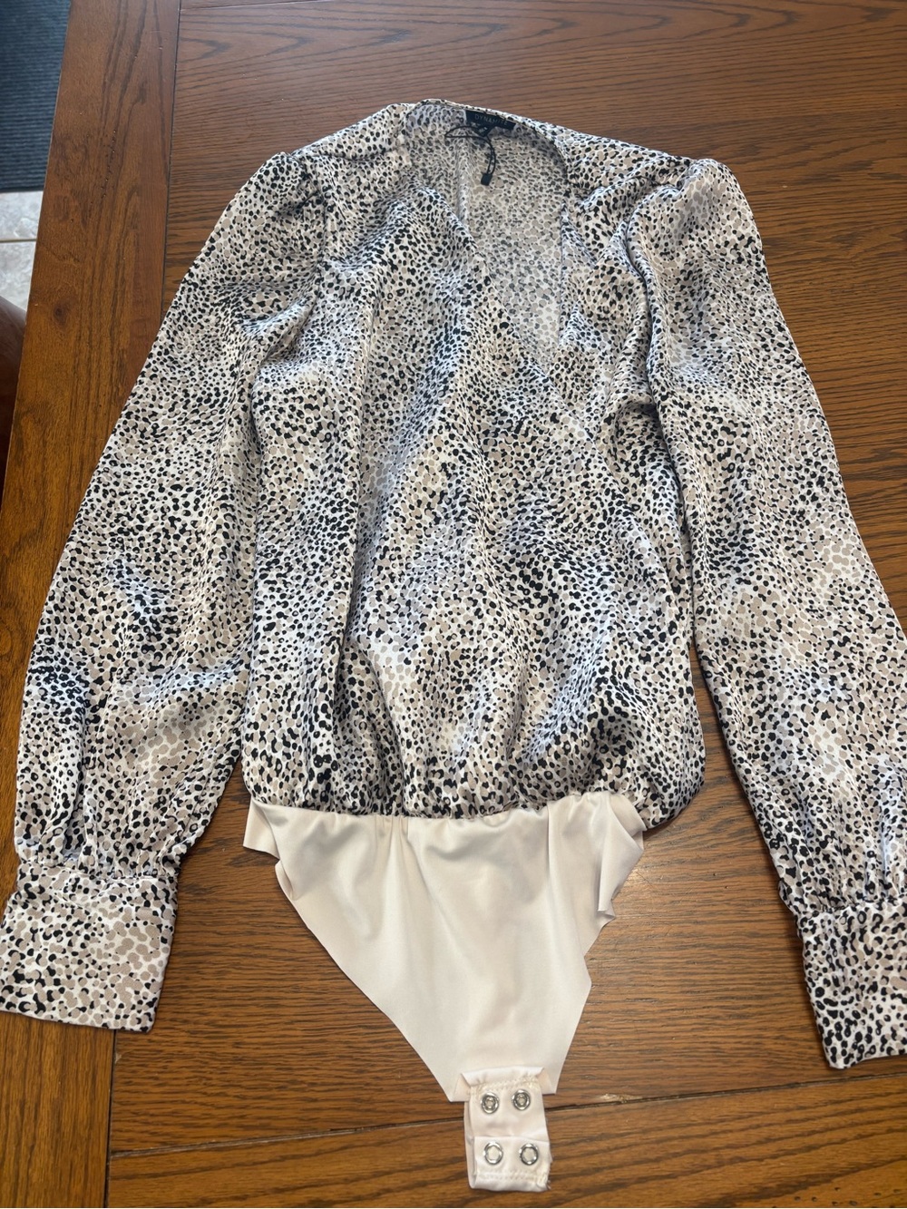 ✨ Dynamite Leopard Print Bodysuit – Size Medium ✨